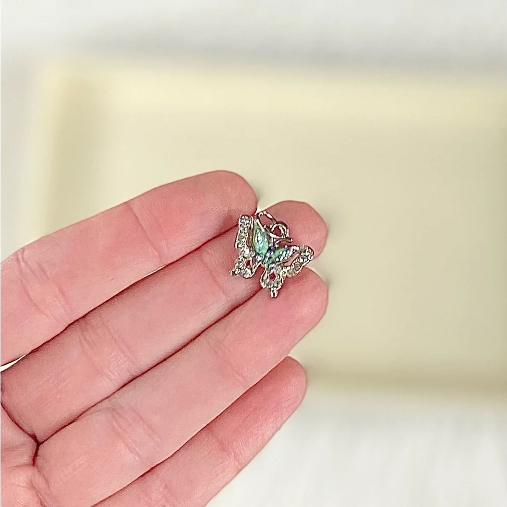 N/A 	•	silver charming sparkling